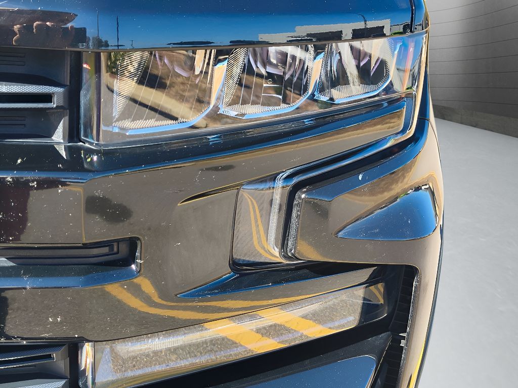 2020 Chevrolet Silverado 1500 - Black exterior view 12