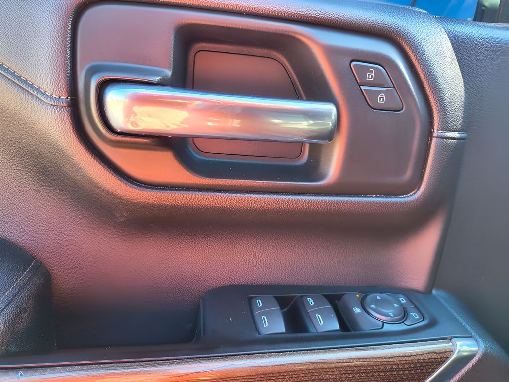 2020 Chevrolet Silverado 1500 - Black exterior view 14