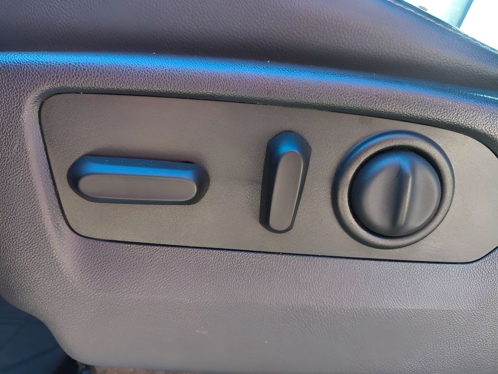 2020 Chevrolet Silverado 1500 - Black exterior view 16