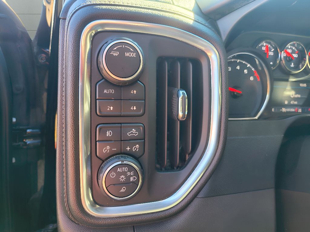2020 Chevrolet Silverado 1500 - Black exterior view 19