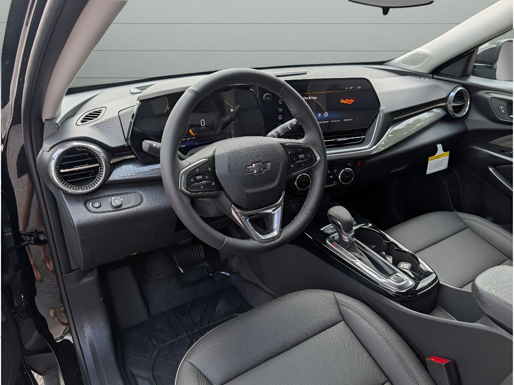 2026 Chevrolet Trax ACTIV - Mosaic Black Metallic exterior view 17