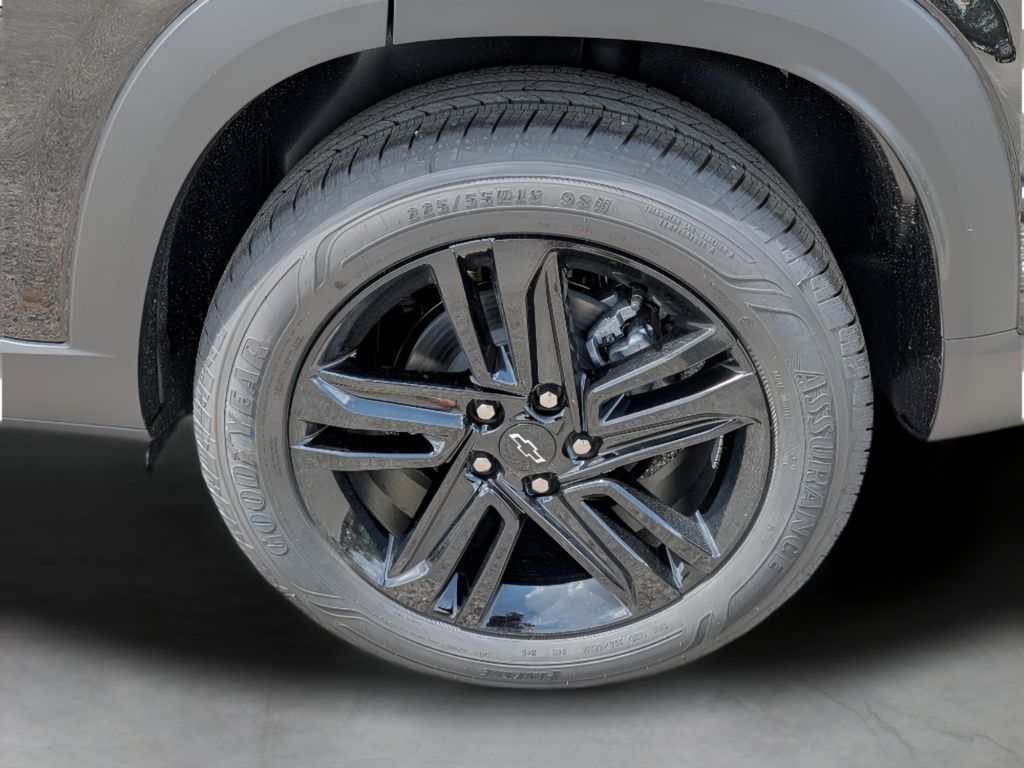 2026 Chevrolet Trax ACTIV - Mosaic Black Metallic exterior view 3