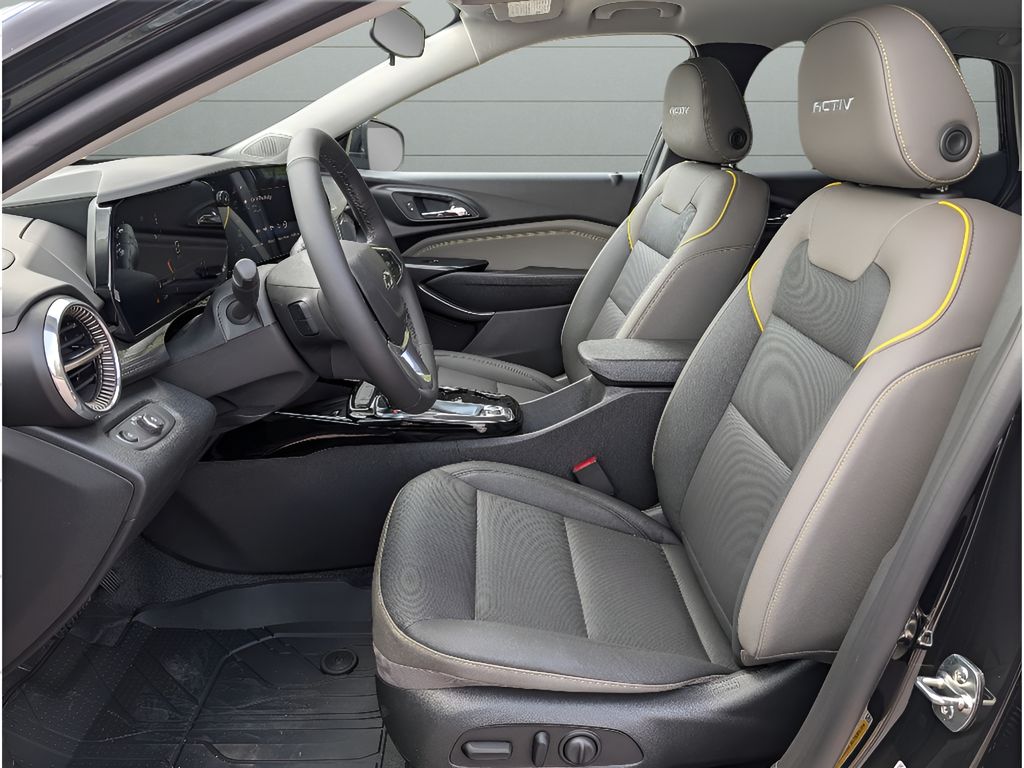 2026 Chevrolet Trax ACTIV - Mosaic Black Metallic exterior view 16