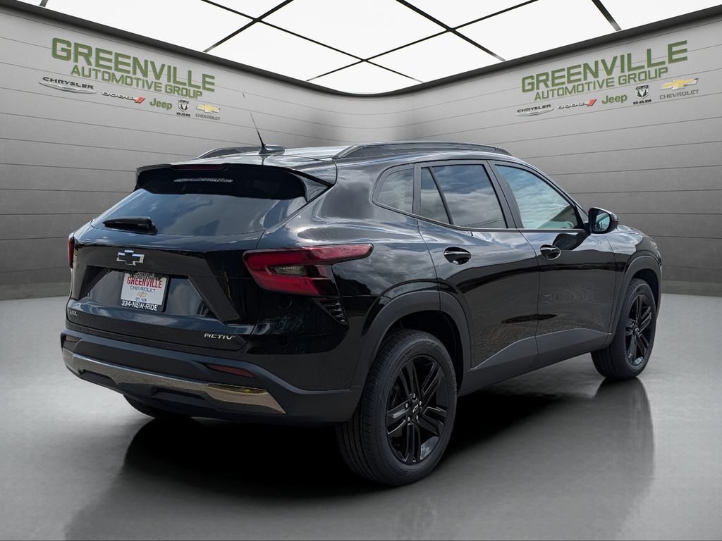 2026 Chevrolet Trax ACTIV - Mosaic Black Metallic exterior view 8