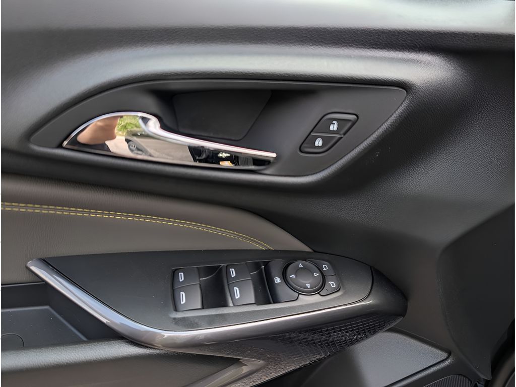 2026 Chevrolet Trax ACTIV - Mosaic Black Metallic exterior view 13