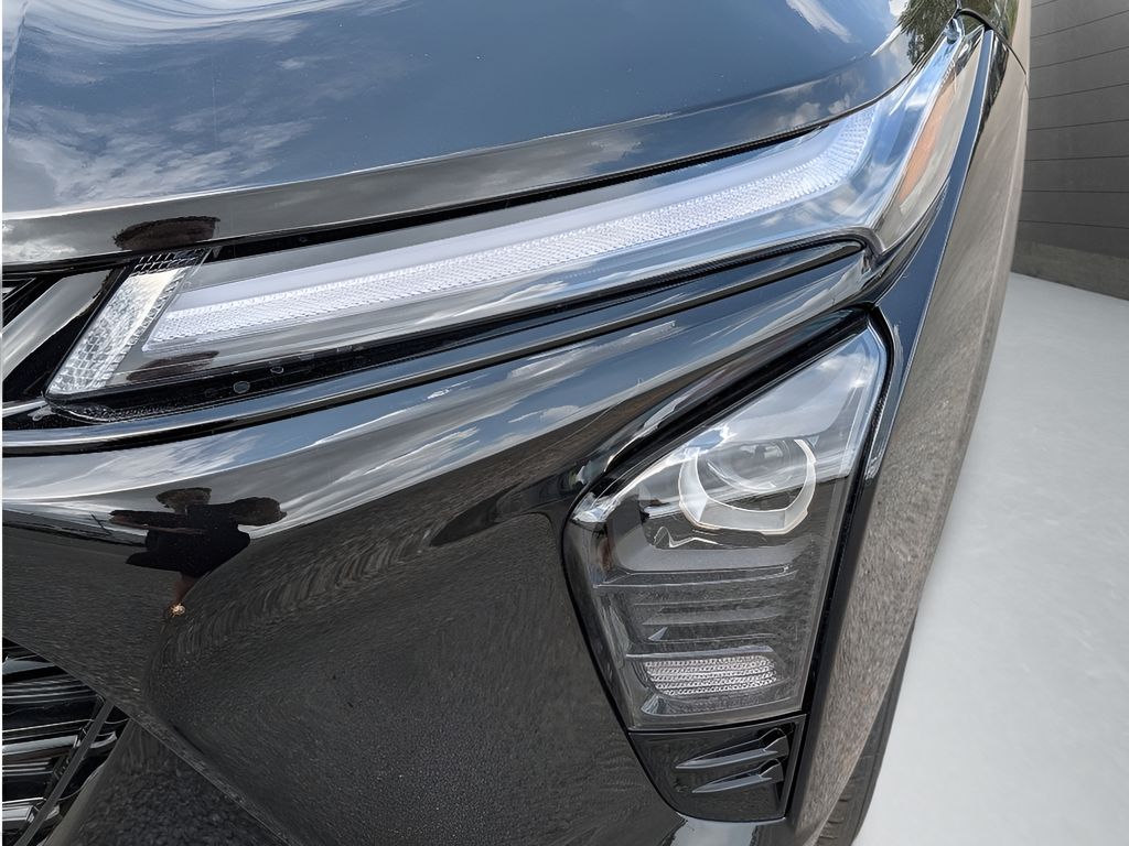 2026 Chevrolet Trax ACTIV - Mosaic Black Metallic exterior view 12