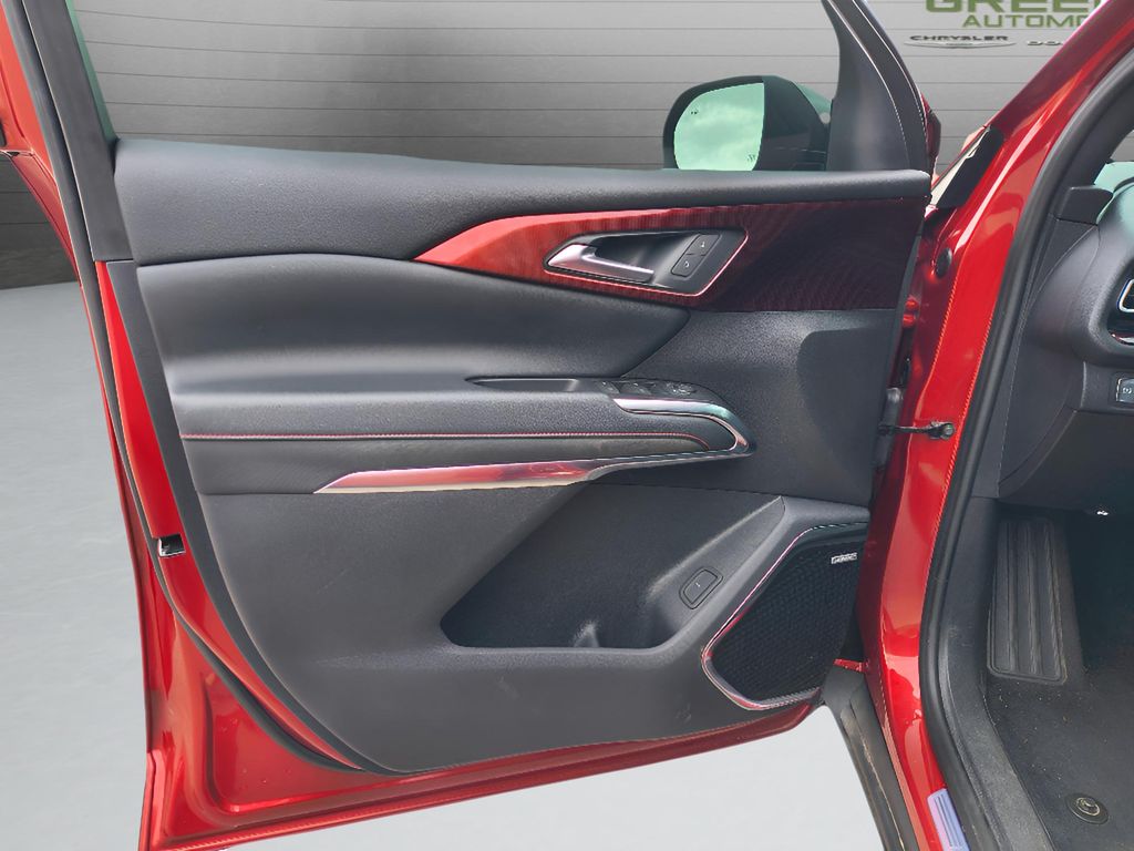 2024 Chevrolet Traverse AWD Z71 - Radiant Red Tintcoat exterior view 12