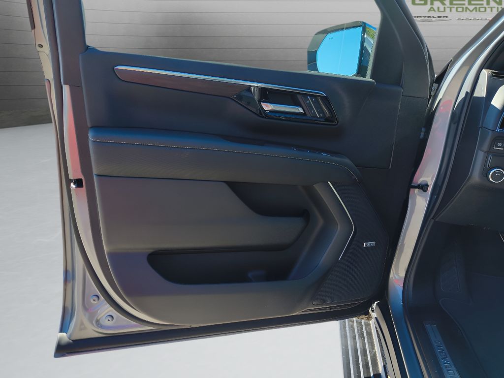 New 2026 Chevrolet Suburban Premier