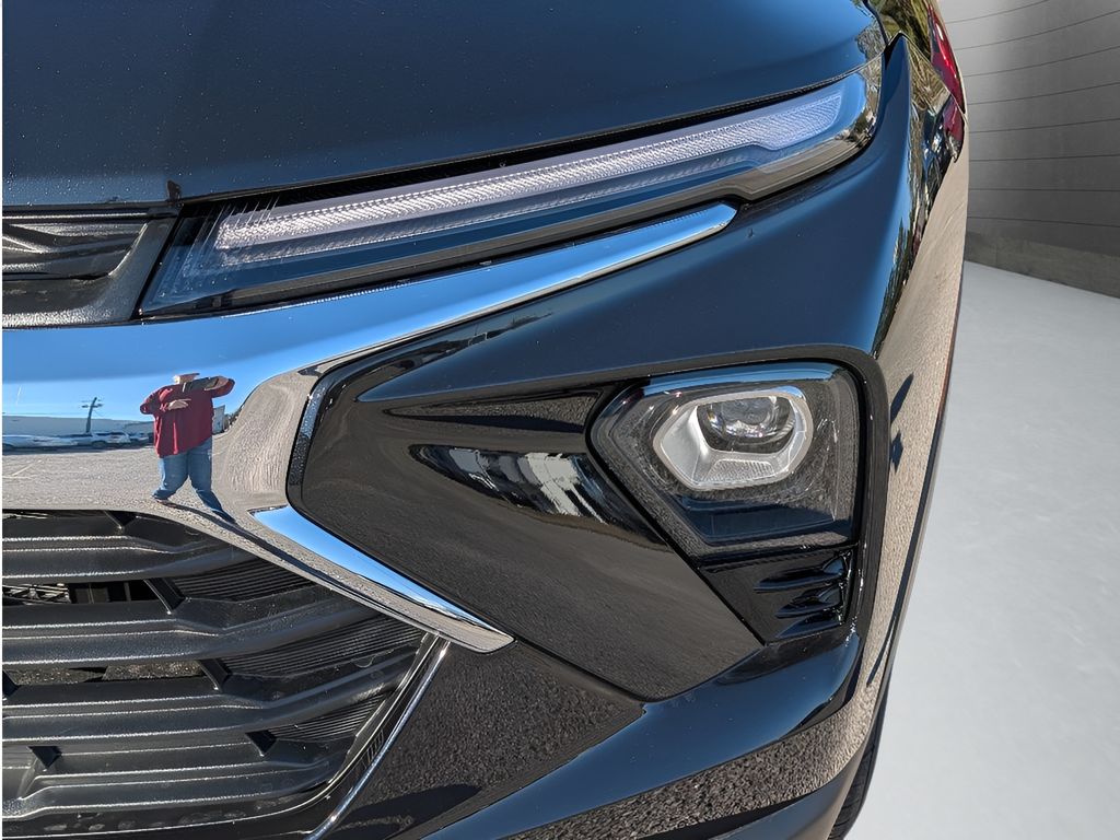 2026 Chevrolet TrailBlazer LT - MOSAIC BLACK METALLIC exterior view 13