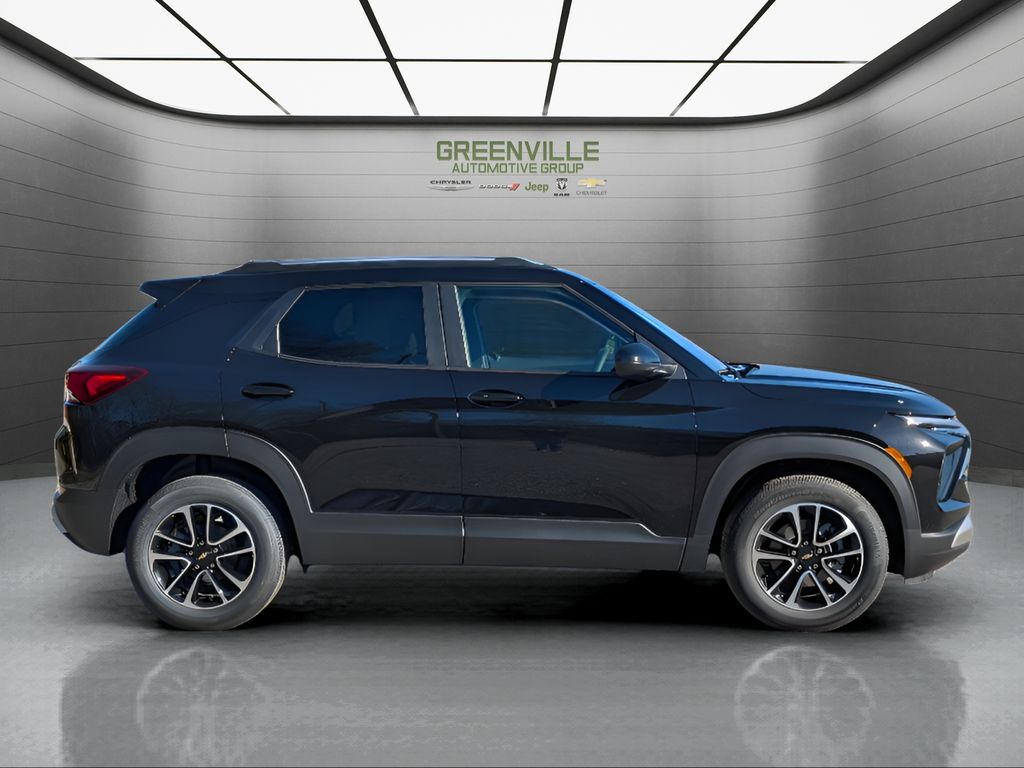 2026 Chevrolet TrailBlazer LT - MOSAIC BLACK METALLIC exterior view 10