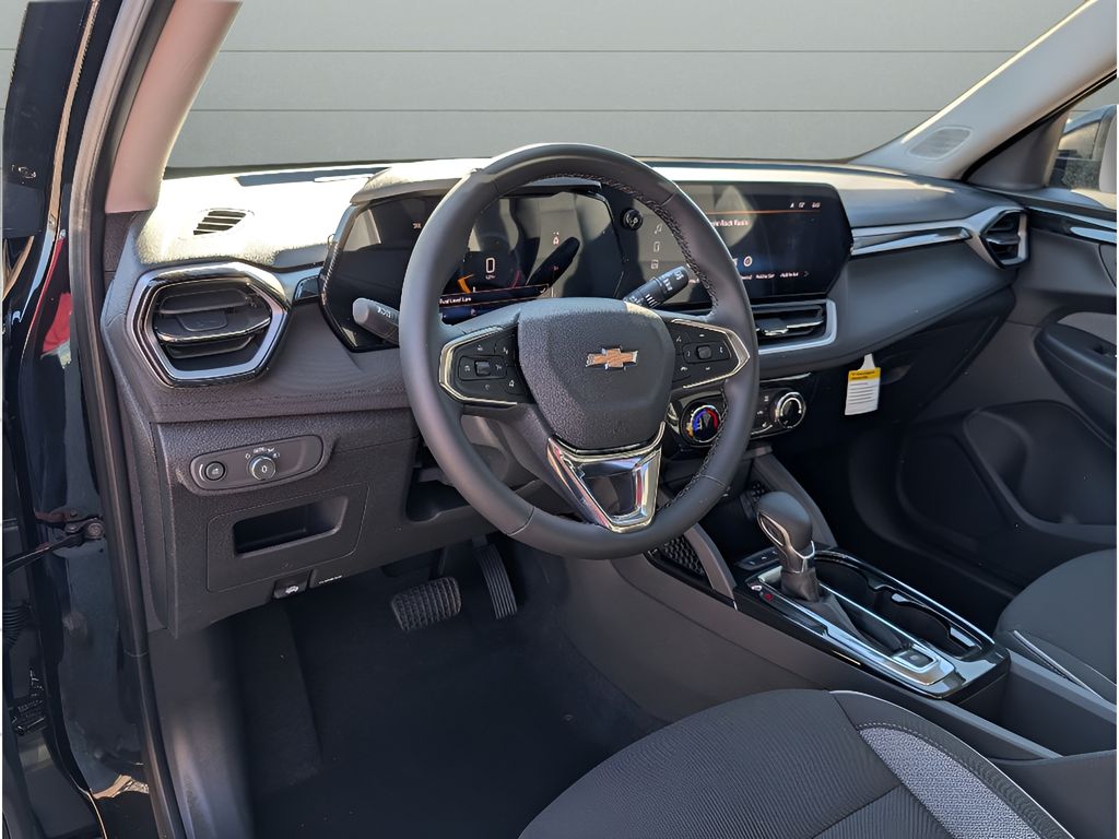 2026 Chevrolet TrailBlazer LT - MOSAIC BLACK METALLIC exterior view 17