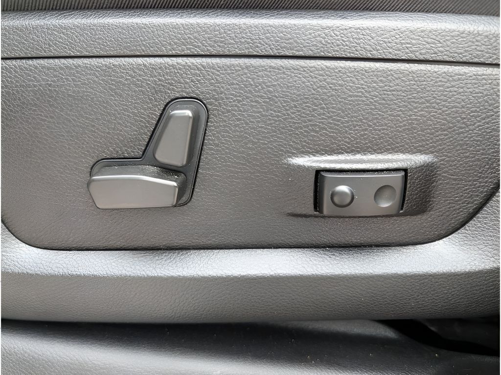 2022 Ram 2500 Limited Night Mega Cab 4x4 - Bright White Clearcoat exterior view 17