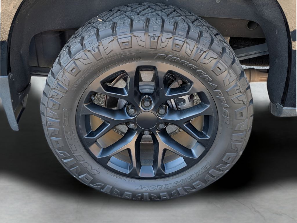 2024 Chevrolet Silverado 1500 - Black exterior view 3