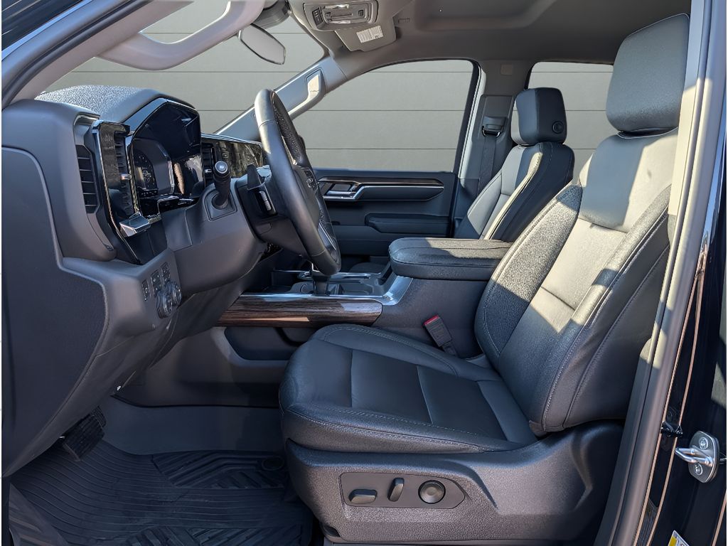 2024 Chevrolet Silverado 1500 - Black exterior view 20