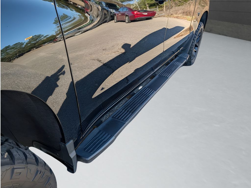 2024 Chevrolet Silverado 1500 - Black exterior view 15