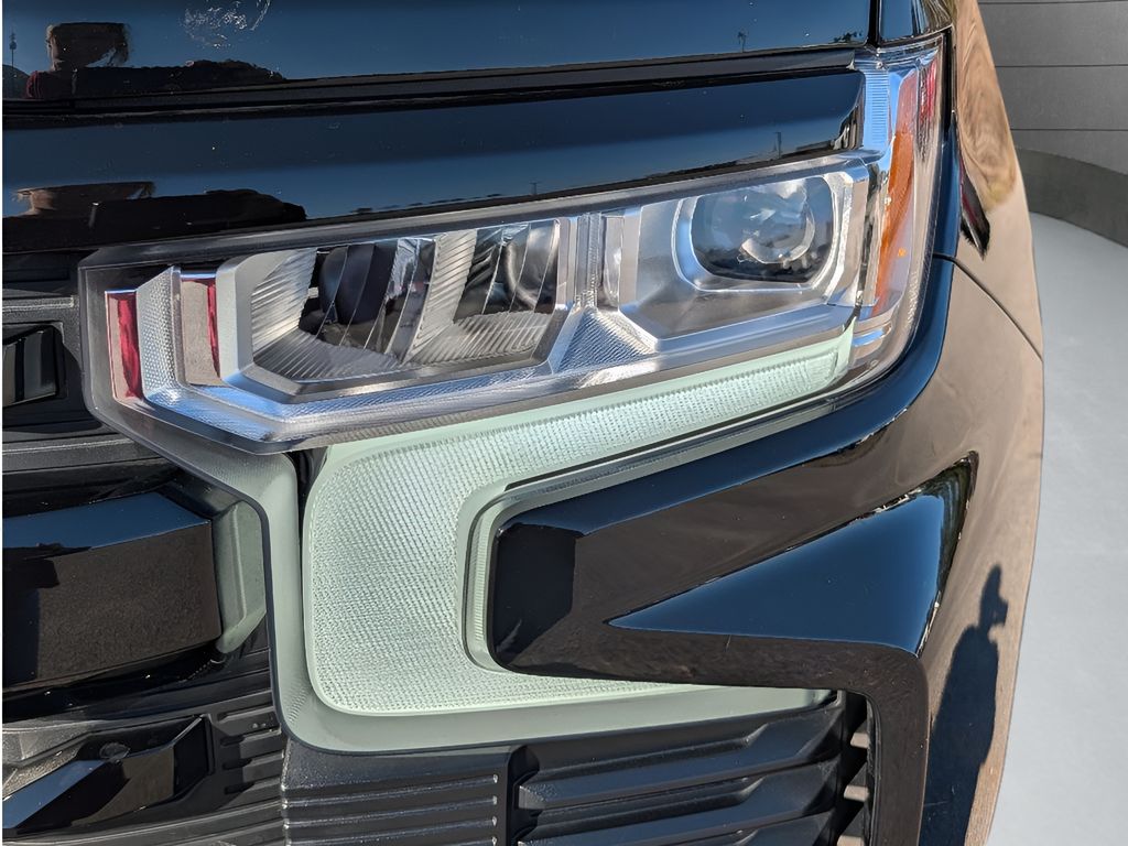 2024 Chevrolet Silverado 1500 - Black exterior view 13