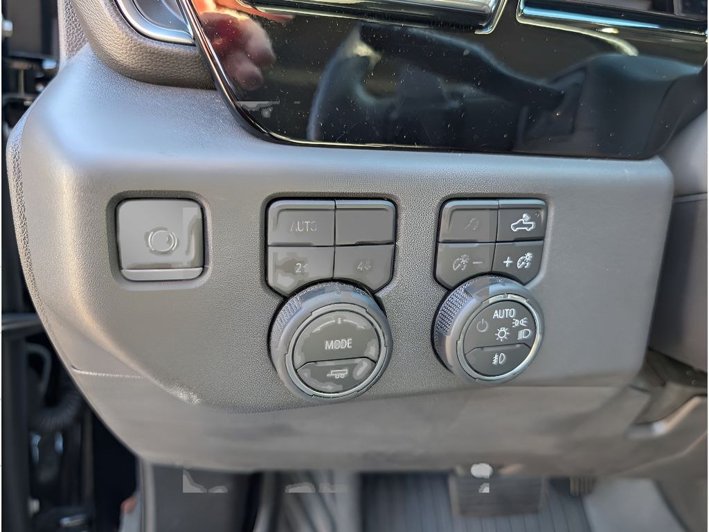 2024 Chevrolet Silverado 1500 - Black exterior view 19