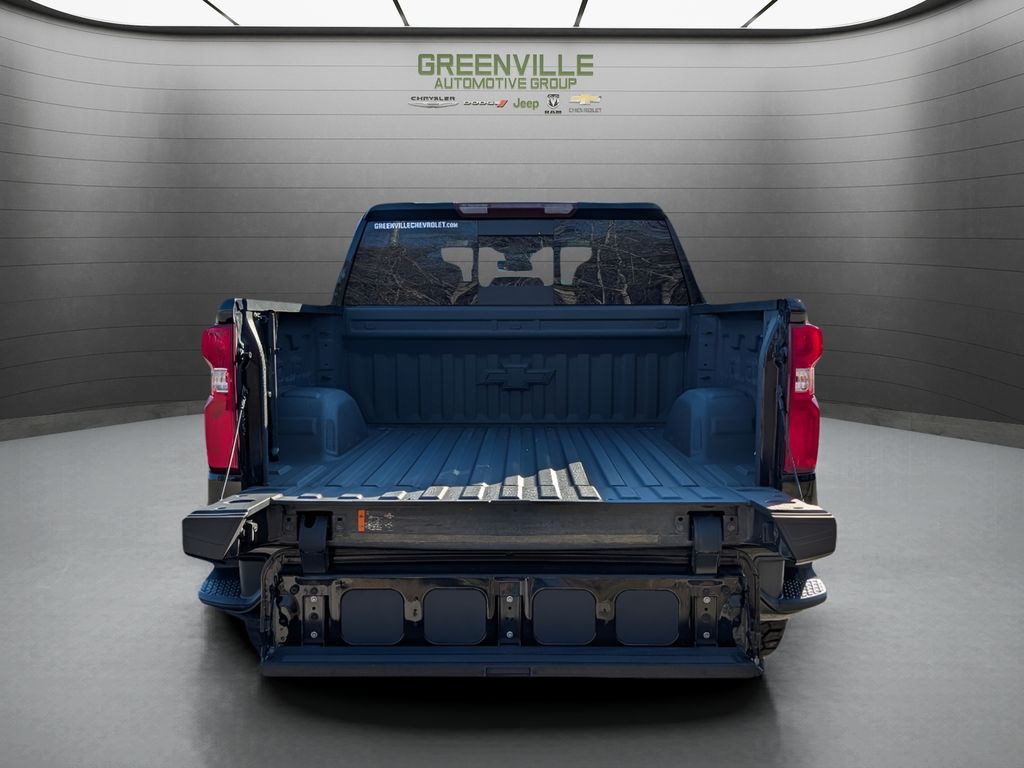 2024 Chevrolet Silverado 1500 - Black exterior view 7