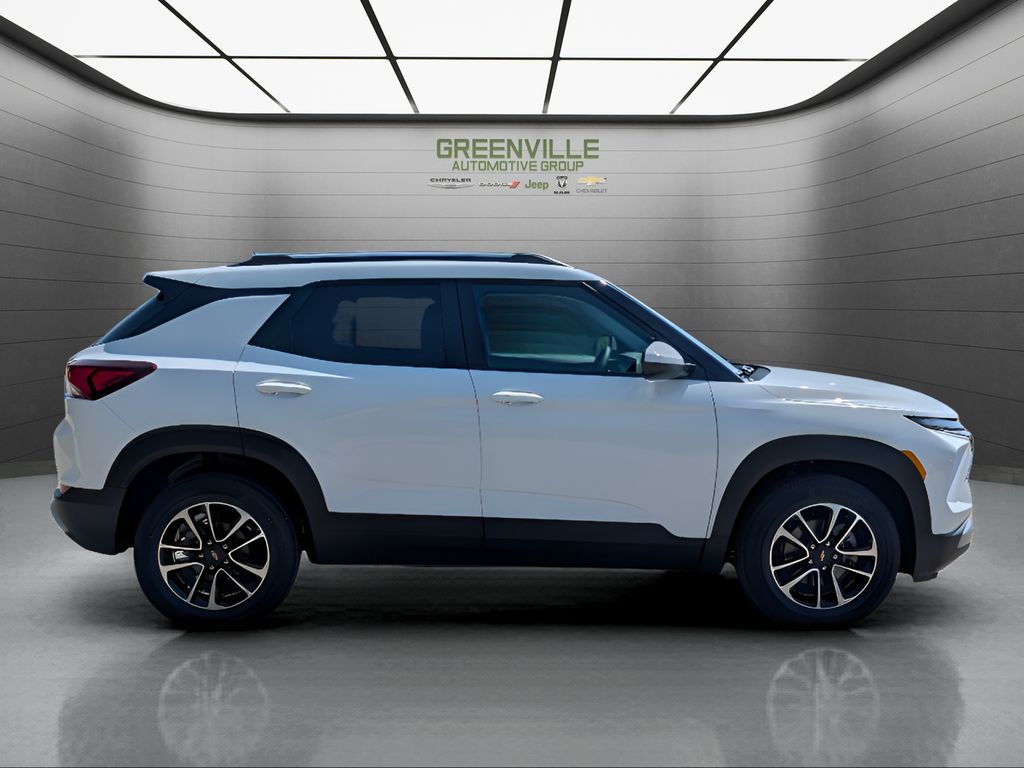 2026 Chevrolet TrailBlazer LT - SUMMIT WHITE exterior view 9