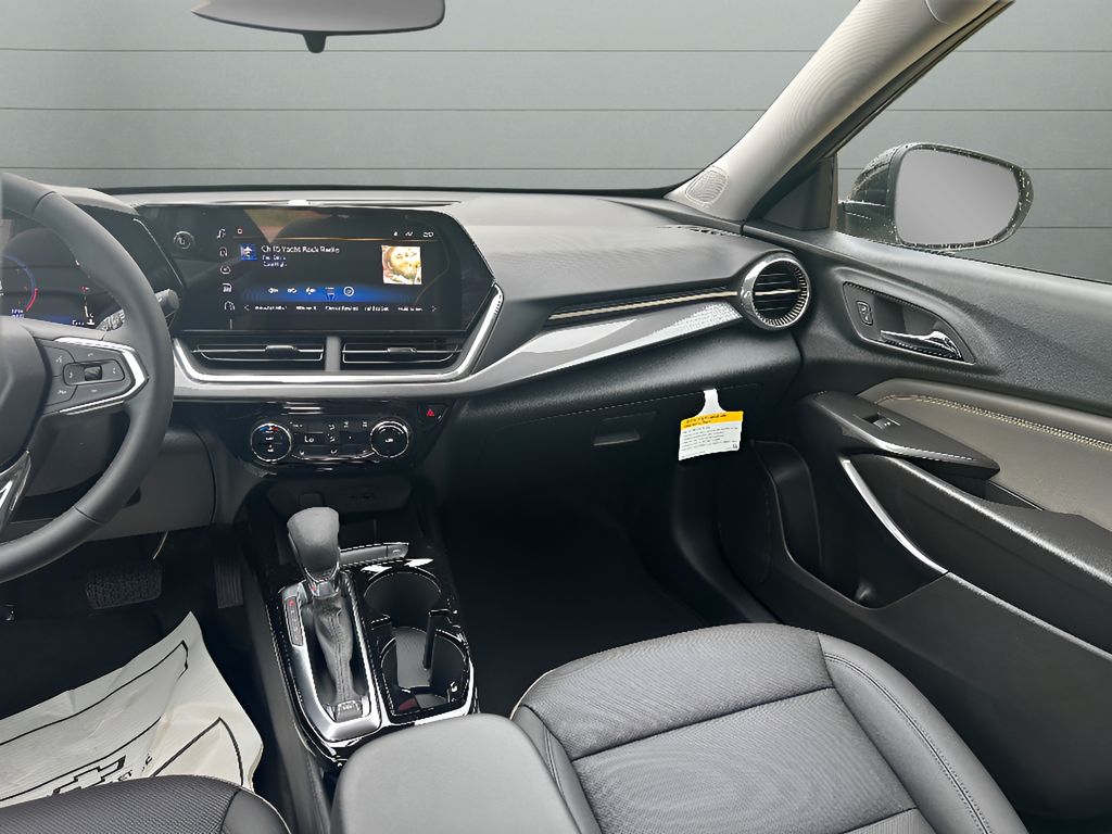 2026 Chevrolet Trax ACTIV - White Sands exterior view 17