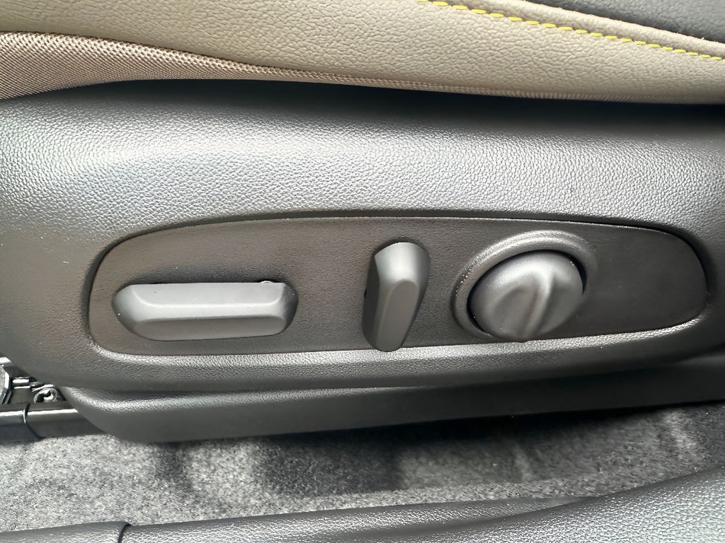 2026 Chevrolet Trax ACTIV - White Sands exterior view 19
