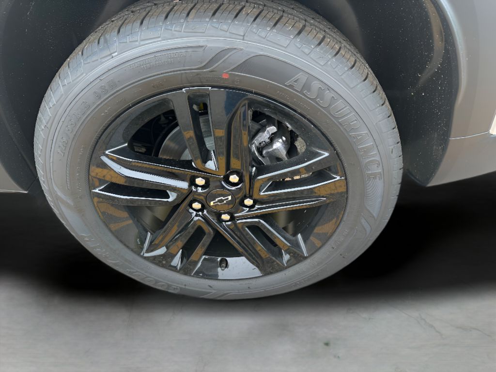 2026 Chevrolet Trax ACTIV - White Sands exterior view 9
