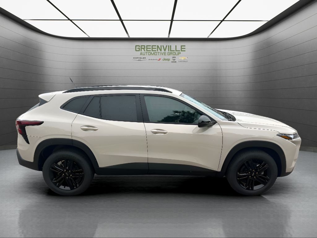 2026 Chevrolet Trax ACTIV - White Sands exterior view 4