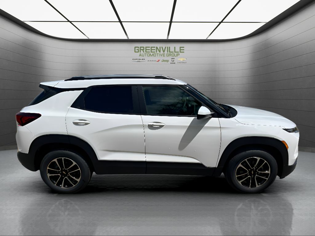 2026 Chevrolet TrailBlazer LT - SUMMIT WHITE exterior view 4