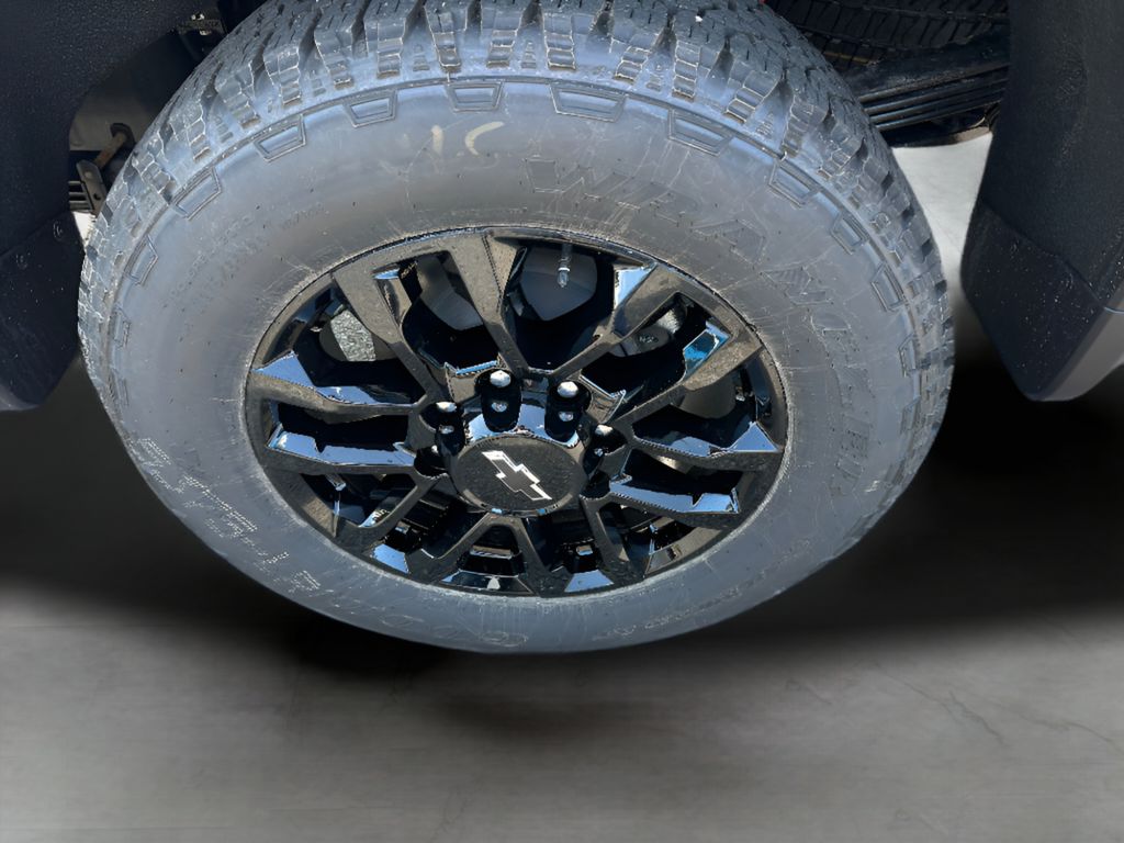 2026 Chevrolet Silverado 2500.0 - SUMMIT WHITE exterior view 9