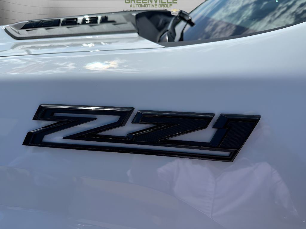 2026 Chevrolet Silverado 2500.0 - SUMMIT WHITE exterior view 13