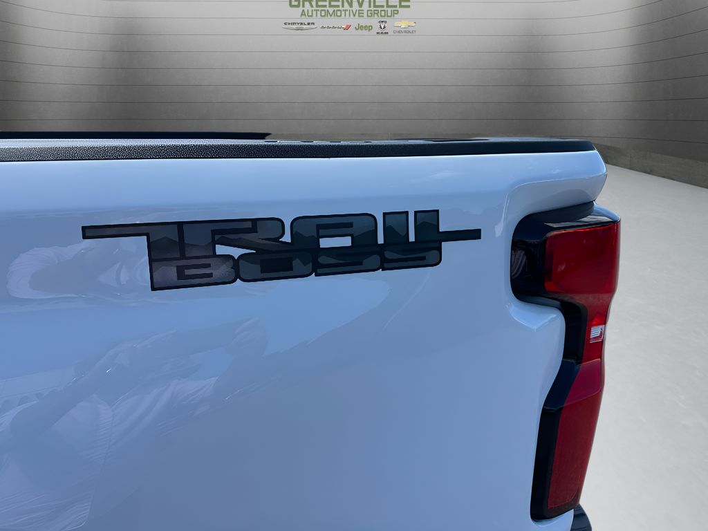 2026 Chevrolet Silverado 2500.0 - SUMMIT WHITE exterior view 10