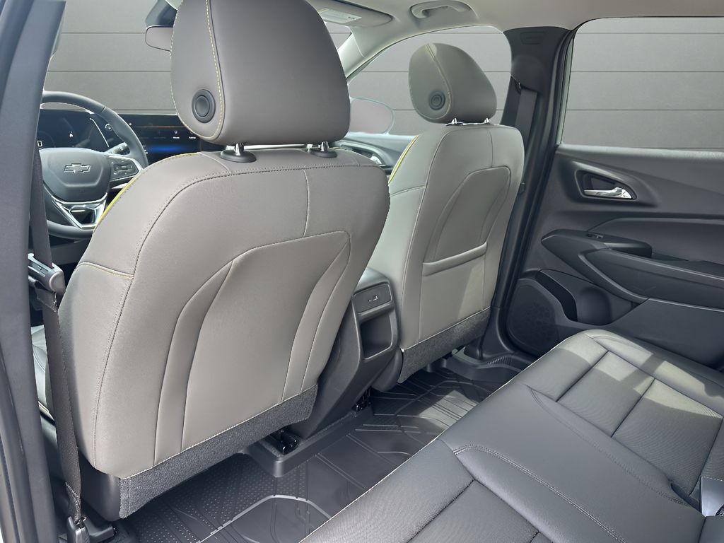 2026 Chevrolet Trax ACTIV - Cacti Green exterior view 15
