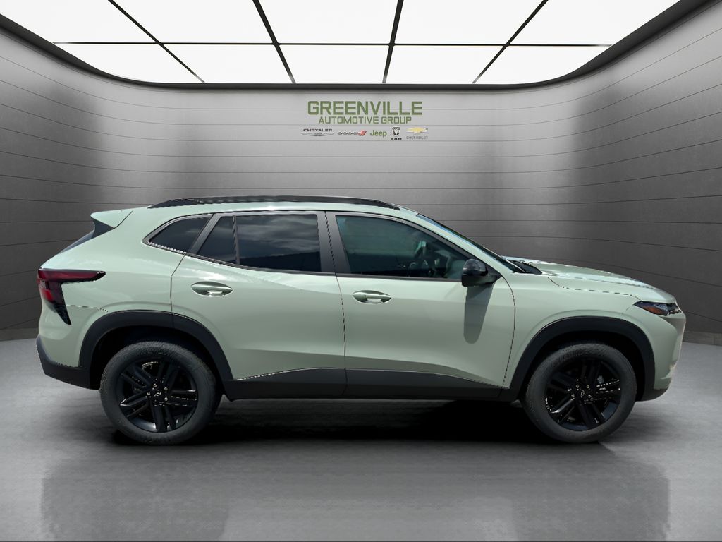 2026 Chevrolet Trax ACTIV - Cacti Green exterior view 4