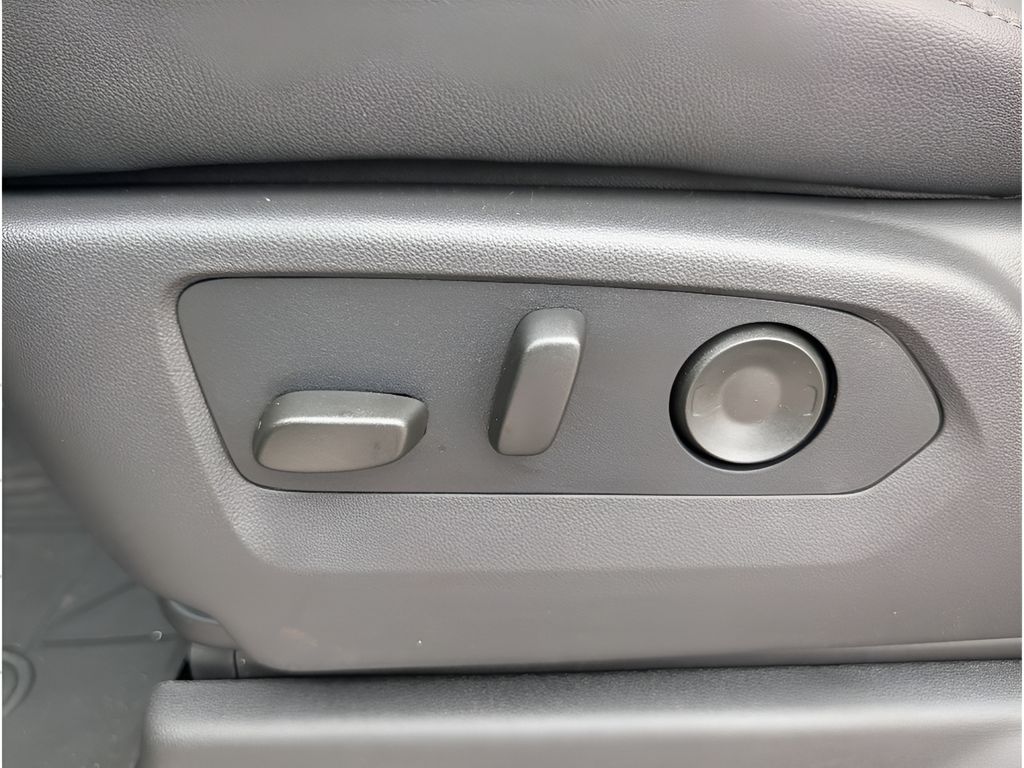 2026 Chevrolet Silverado 2500.0 - WHITE SANDS exterior view 17
