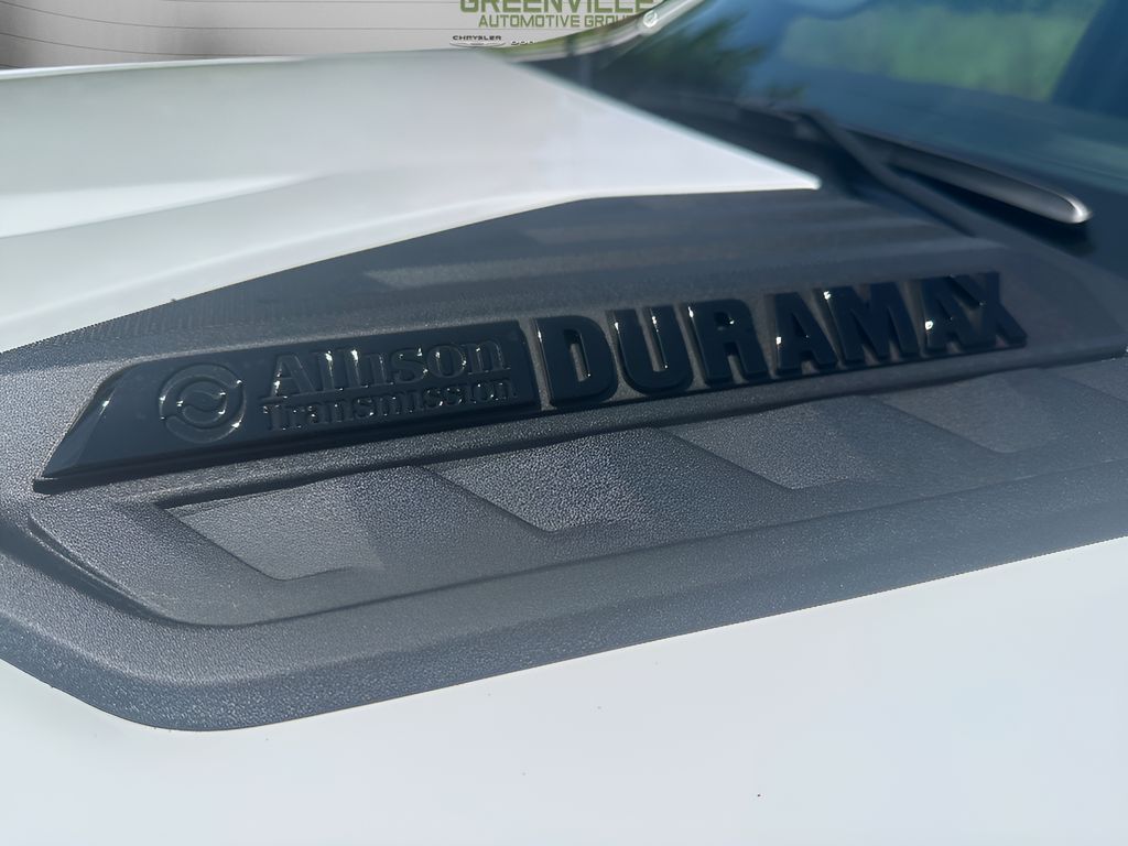 2026 Chevrolet Silverado 2500.0 - SUMMIT WHITE exterior view 9