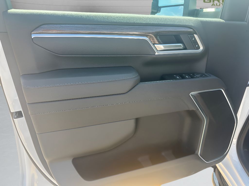 2026 Chevrolet Silverado 2500.0 - SUMMIT WHITE exterior view 20