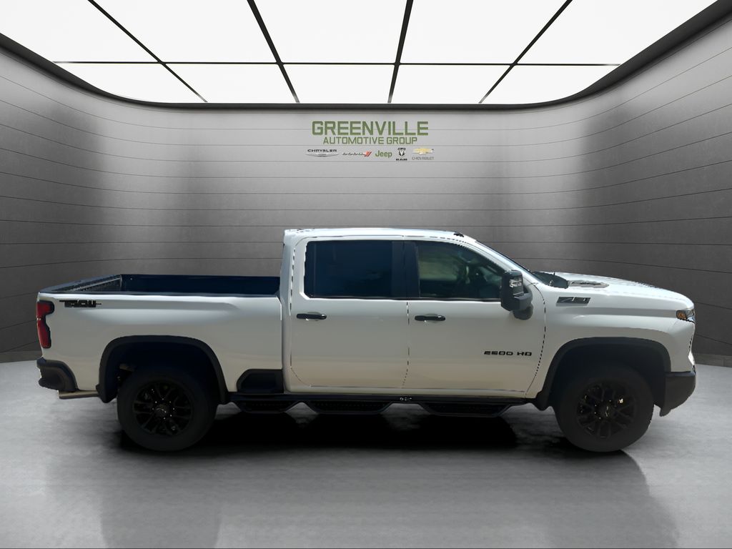 2026 Chevrolet Silverado 2500.0 - SUMMIT WHITE exterior view 4