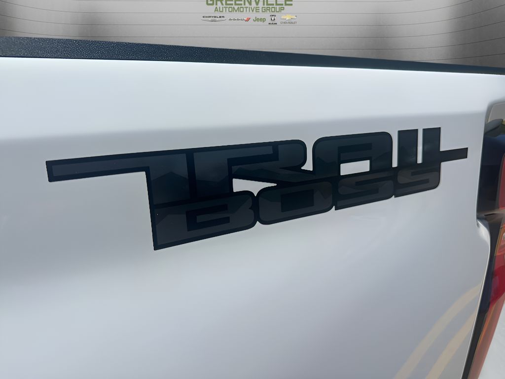 2026 Chevrolet Silverado 2500.0 - SUMMIT WHITE exterior view 12
