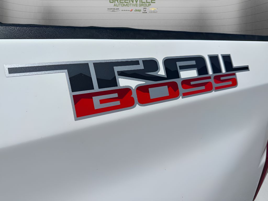 2020 Chevrolet Silverado 1500 - Summit White exterior view 6