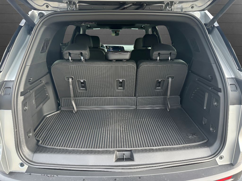 2026 Chevrolet Traverse FWD LT - STERLING GRAY METALLIC exterior view 10