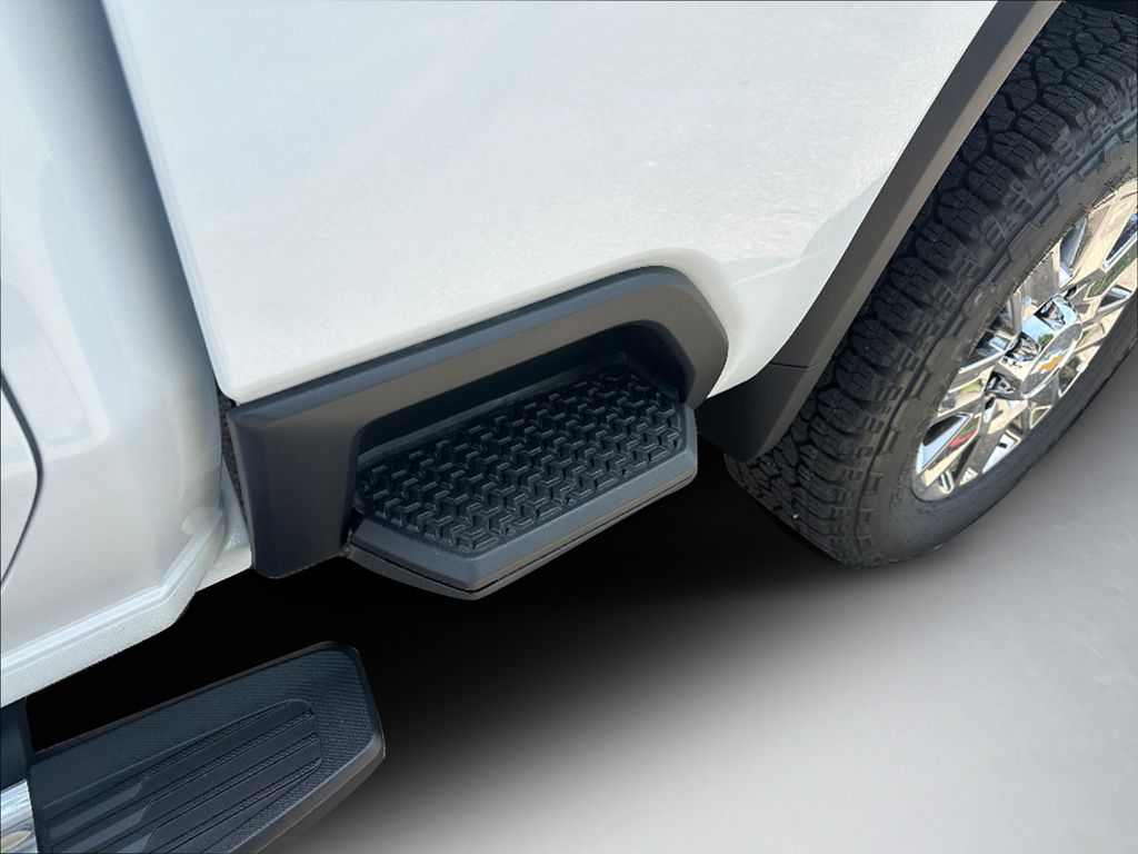 2026 Chevrolet Silverado 2500.0 - POLAR WHITE TRICOAT exterior view 13