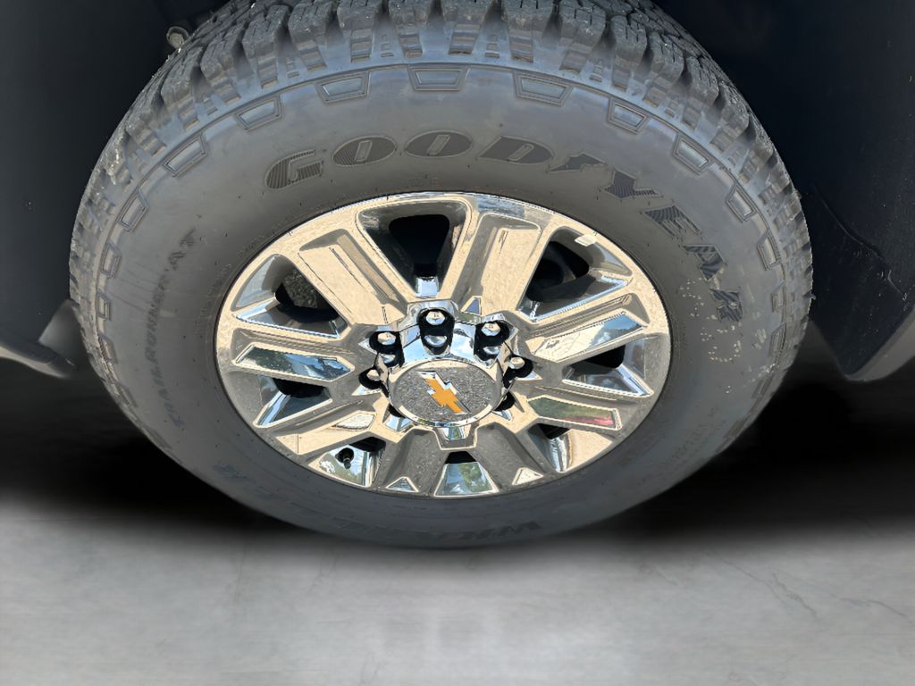 2026 Chevrolet Silverado 2500.0 - POLAR WHITE TRICOAT exterior view 9