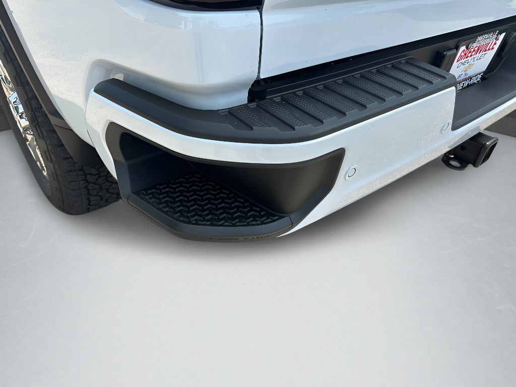2026 Chevrolet Silverado 2500.0 - POLAR WHITE TRICOAT exterior view 14