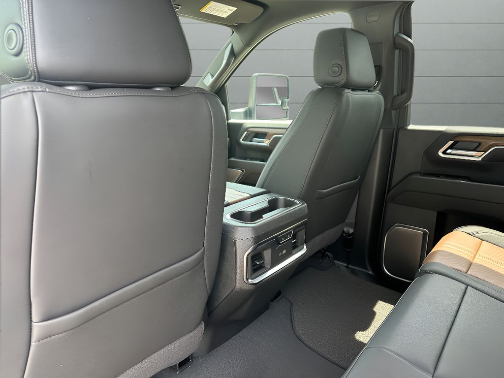 2026 Chevrolet Silverado 2500.0 - POLAR WHITE TRICOAT exterior view 17