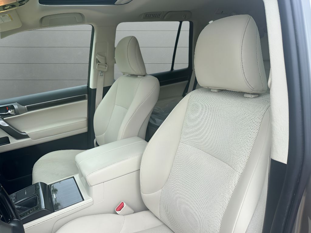 2023 Lexus GX 460 460 Premium - Atomic Silver exterior view 19