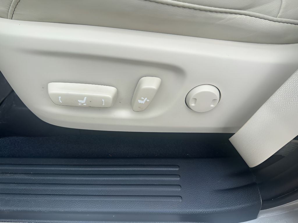 2023 Lexus GX 460 460 Premium - Atomic Silver exterior view 20