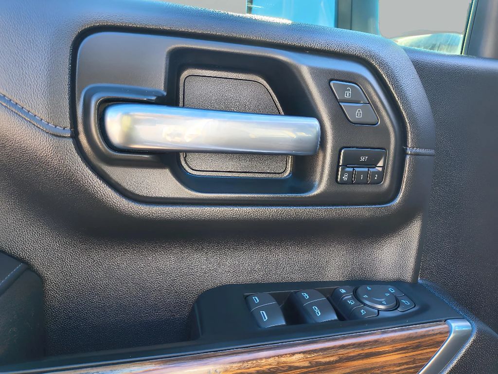 2023 Chevrolet Silverado 2500 - Iridescent Pearl Tricoat exterior view 15