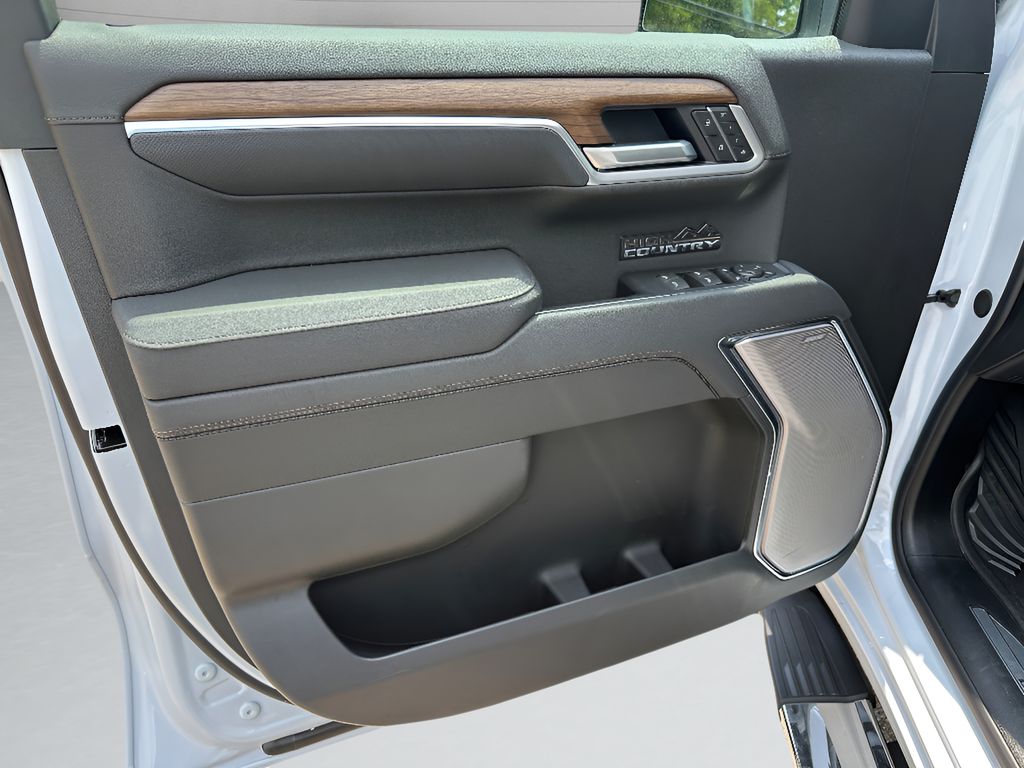 2026 Chevrolet Silverado 1500.0 - POLAR WHITE TRICOAT exterior view 19