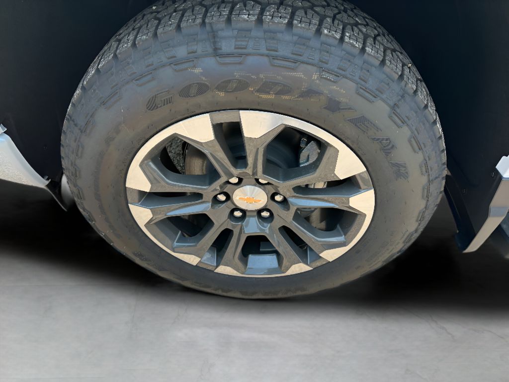 2026 Chevrolet Silverado 1500.0 - POLAR WHITE TRICOAT exterior view 9