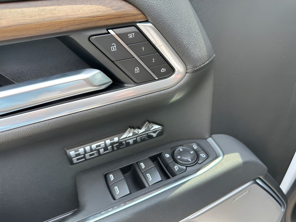 2026 Chevrolet Silverado 1500.0 - POLAR WHITE TRICOAT exterior view 20